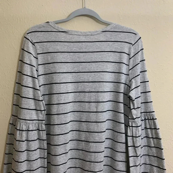 Two by Vince Camuto | Nova Blouse Grey. - Picture 9 of 11